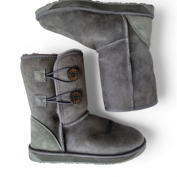 Ugg Women's Bailey Two Button High-Top Sheepskin Boot Size 9 - Picture 5 of 10